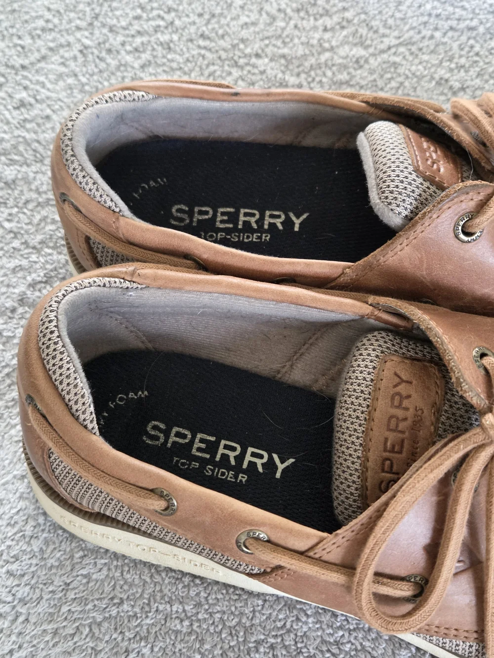 Sperry Men's Chestnut Leather Deck Shoes with Laces. Size 8.5